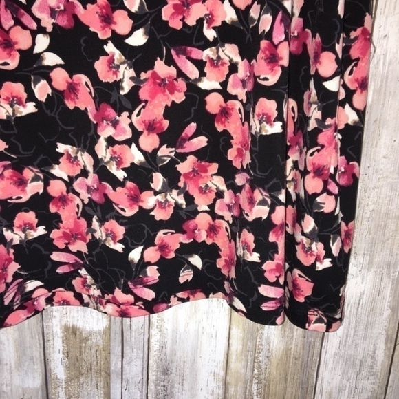 White House Black Market Floral Off The Shoulder Blouse - Picture 6 of 7